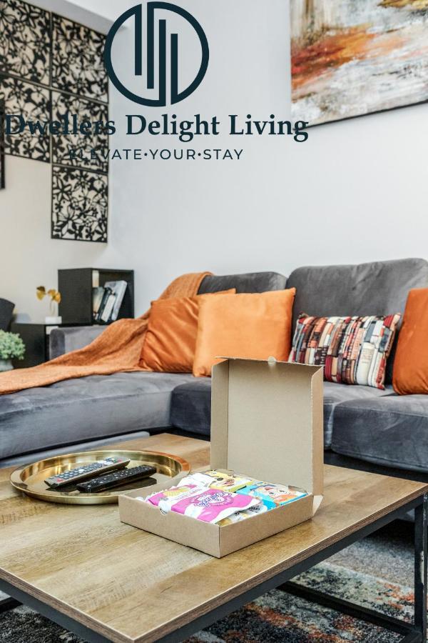 Dwellers Delight Living Ltd Serviced Accommodation Fabulous House 3 Bedroom, Hainault Prime Location ,Greater London With Parking & Wifi, 2 Bathroom, Garden 齐格威尔 外观 照片
