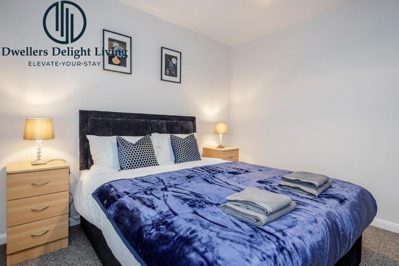 Dwellers Delight Living Ltd Serviced Accommodation Fabulous House 3 Bedroom, Hainault Prime Location ,Greater London With Parking & Wifi, 2 Bathroom, Garden 齐格威尔 外观 照片