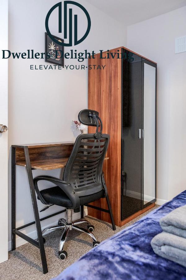 Dwellers Delight Living Ltd Serviced Accommodation Fabulous House 3 Bedroom, Hainault Prime Location ,Greater London With Parking & Wifi, 2 Bathroom, Garden 齐格威尔 外观 照片